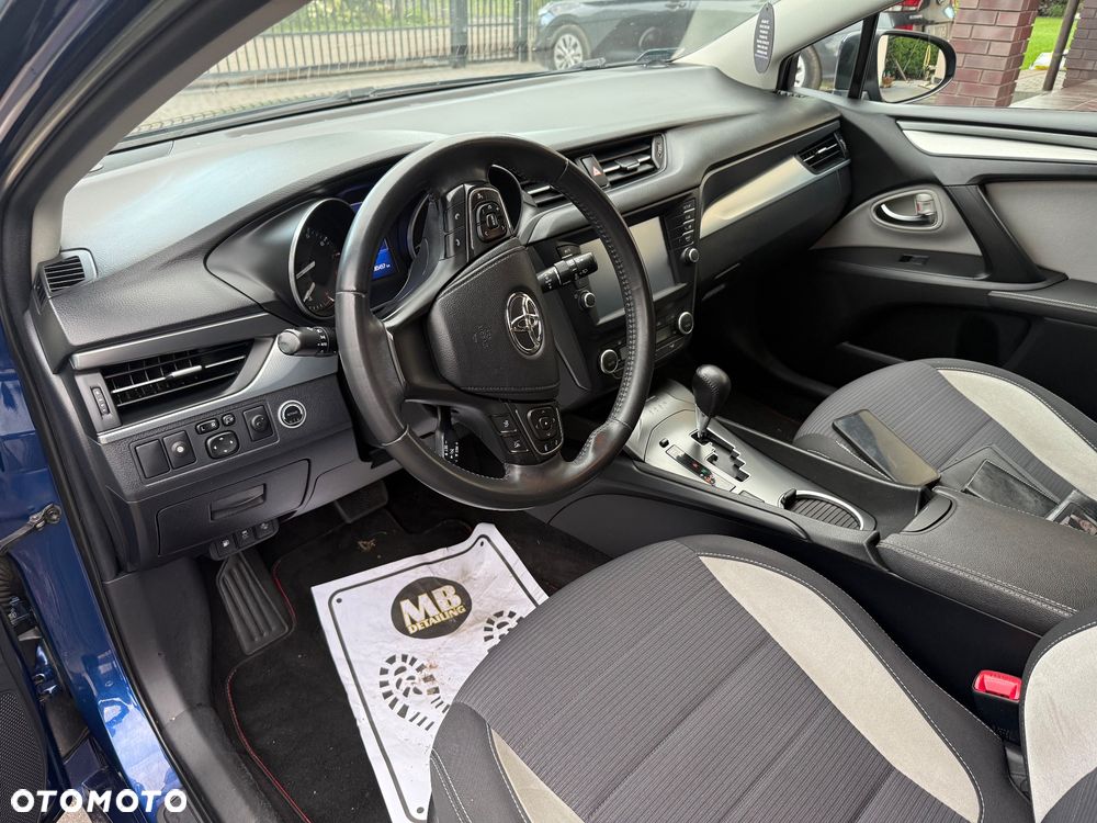 Toyota Avensis 2.0 Premium MS - 10