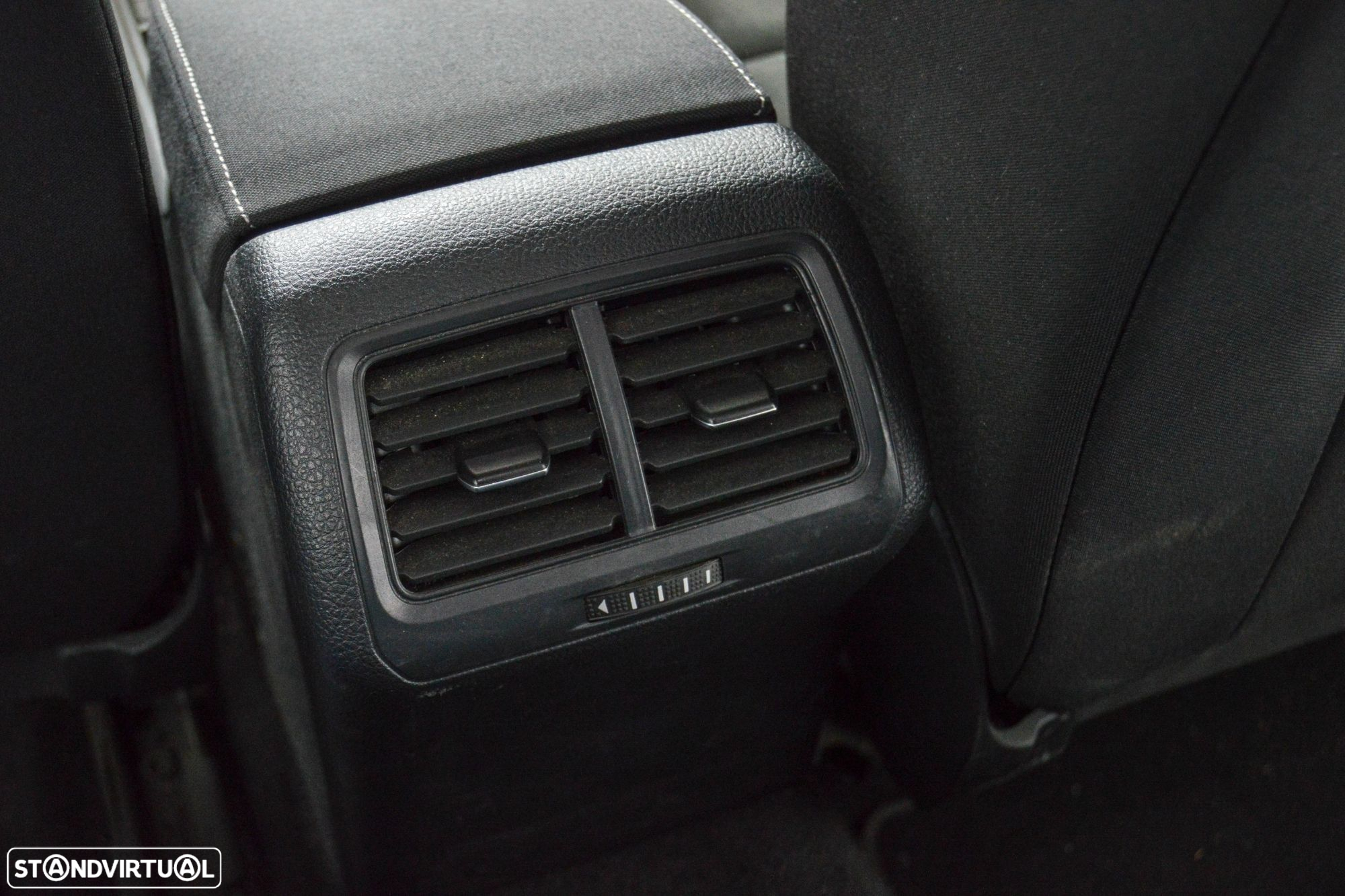 VW Golf Variant 2.0 TDi Highline DSG - 49