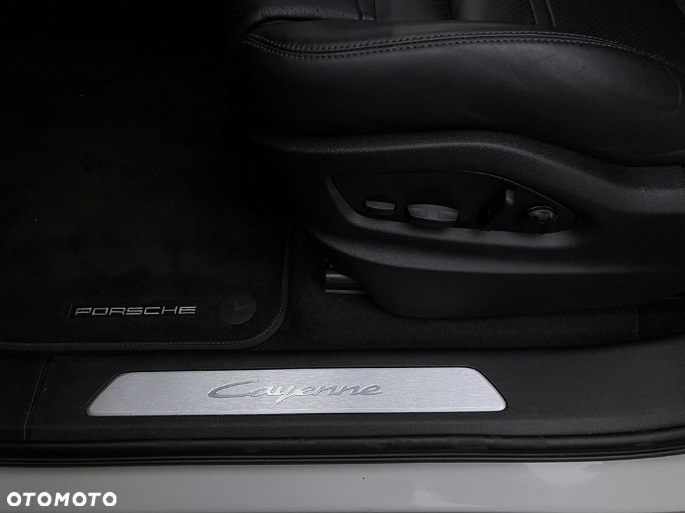 Porsche Cayenne - 21