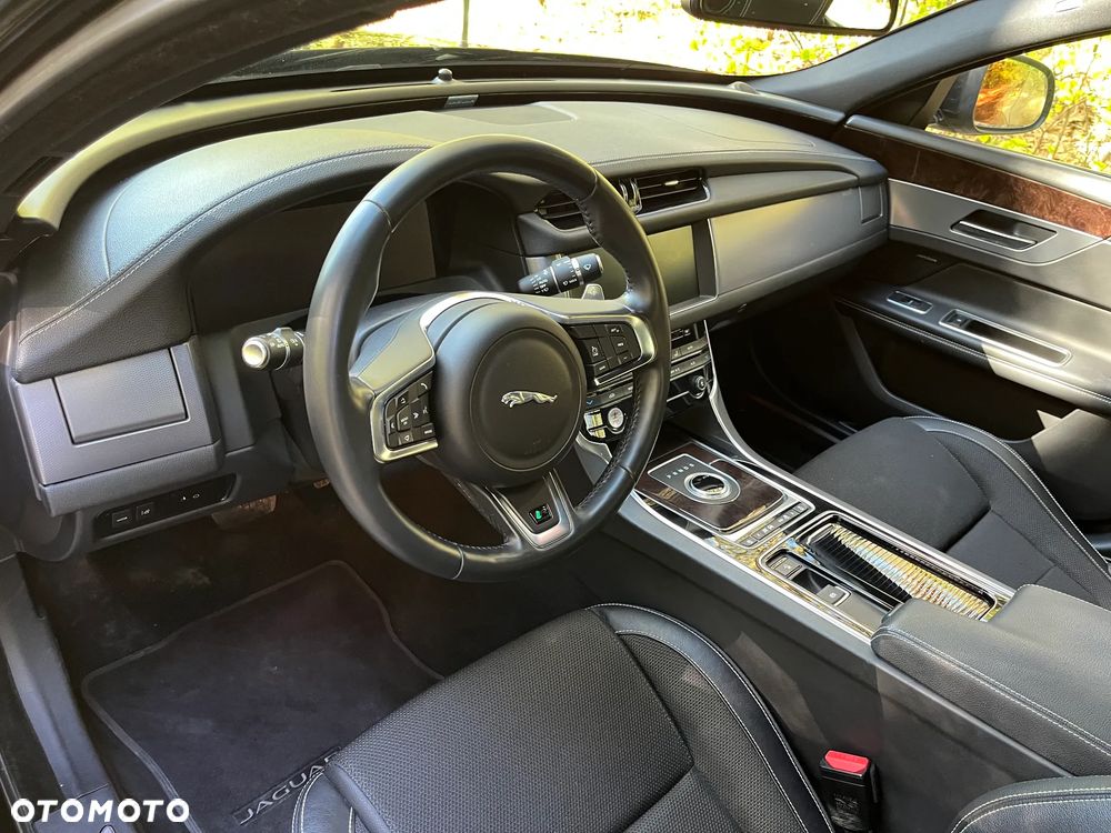 Jaguar XF 20d AWD R-Sport - 11