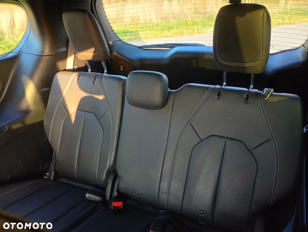 Chrysler Pacifica - 8