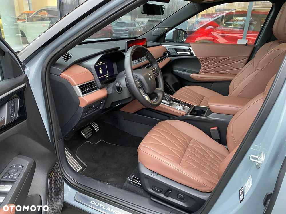 Mitsubishi Outlander - 10