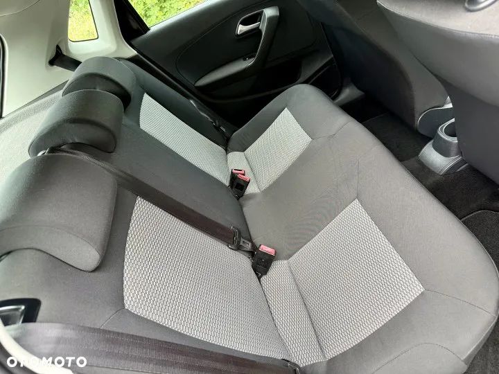 Volkswagen Polo 1.4 16V Comfortline - 29