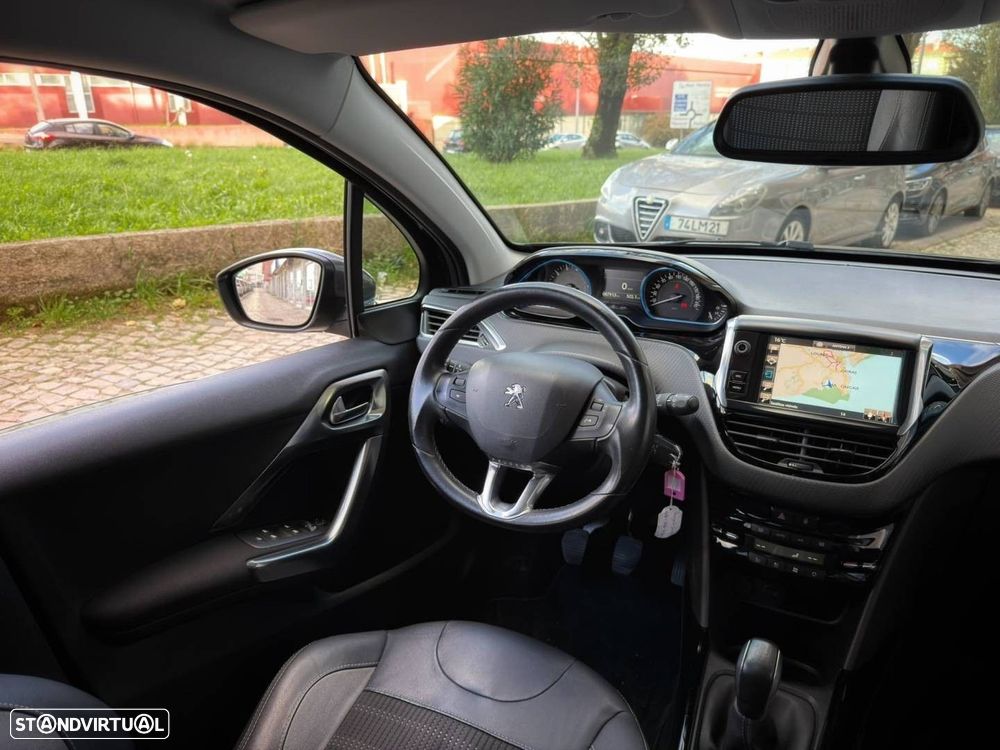 Peugeot 2008 1.2 PureTech Allure - 16