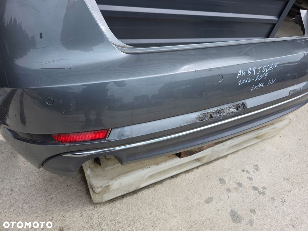 ZDERZAK TYŁ KOMPLETNY AUDI A4 B9 SEDAN LX7R 4X PDC HAK ORYGINAŁ DO POPRAWY - 9