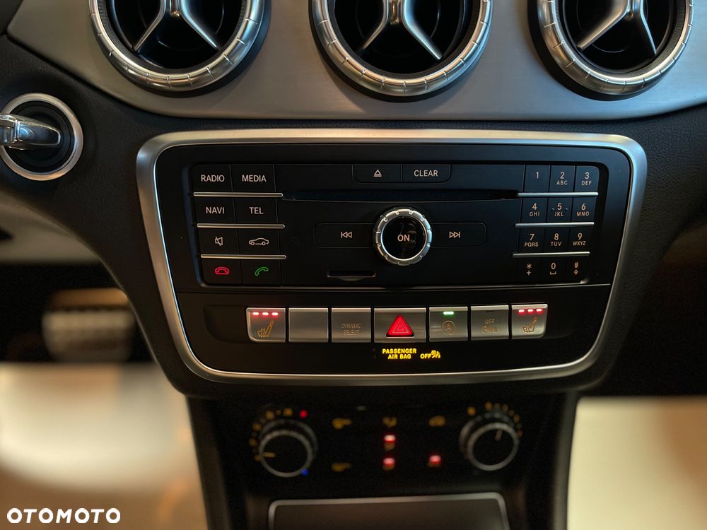 Mercedes-Benz CLA 200 7G-DCT AMG Line - 13
