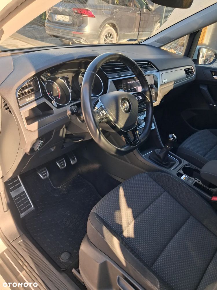 Volkswagen Touran - 20