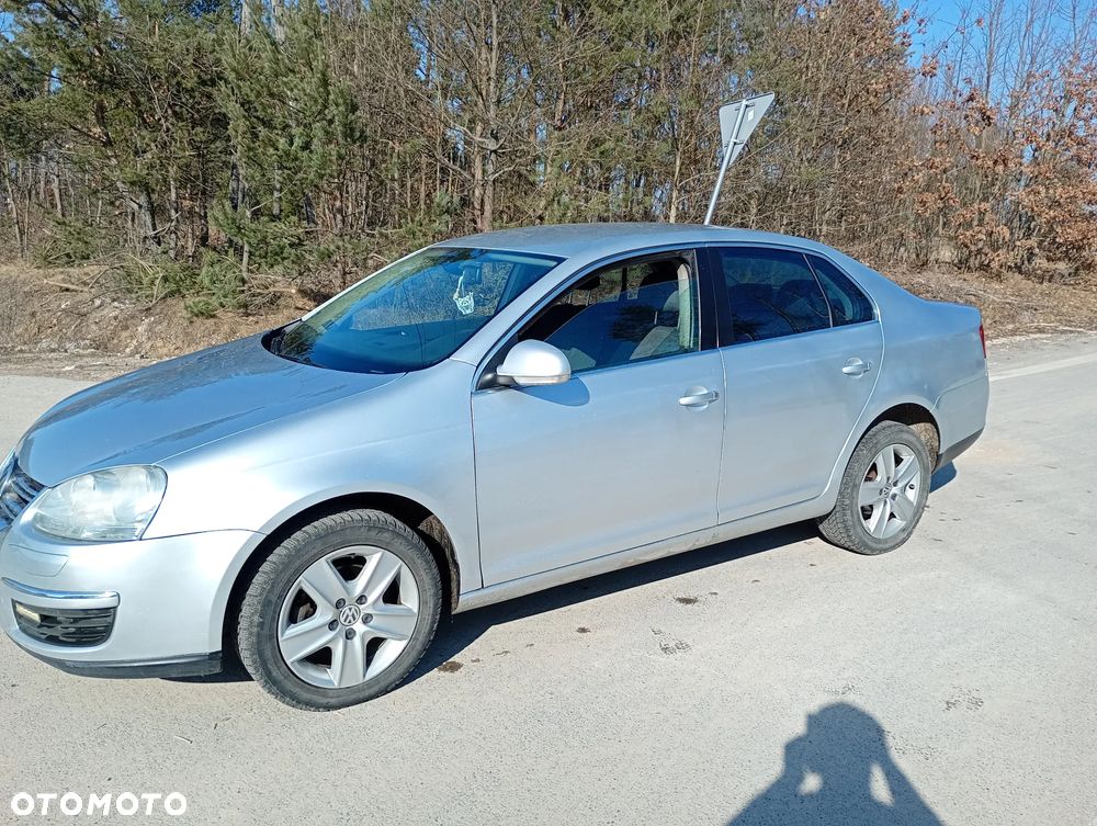 Volkswagen Jetta 1.9 TDI Comfortline - 4