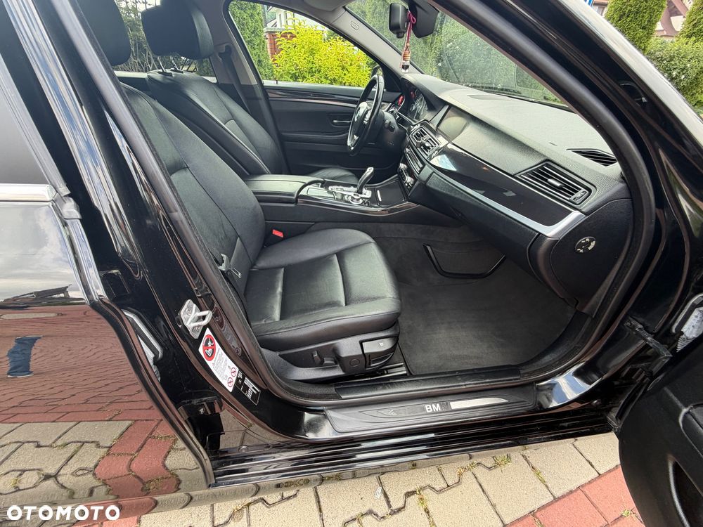 BMW Seria 5 530d xDrive - 7