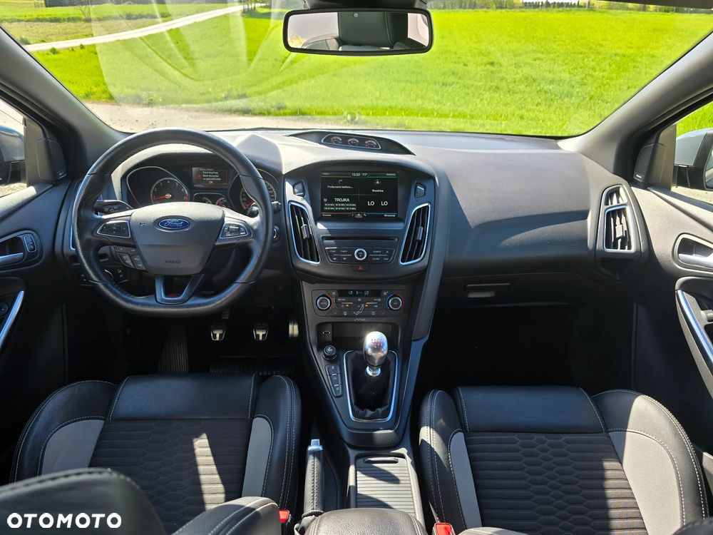 Ford Focus 2.0 EcoBoost ST mit Leder-Exclusiv-Paket - 23