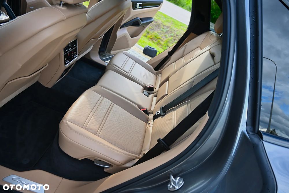 Porsche Cayenne Platinum Edition - 38
