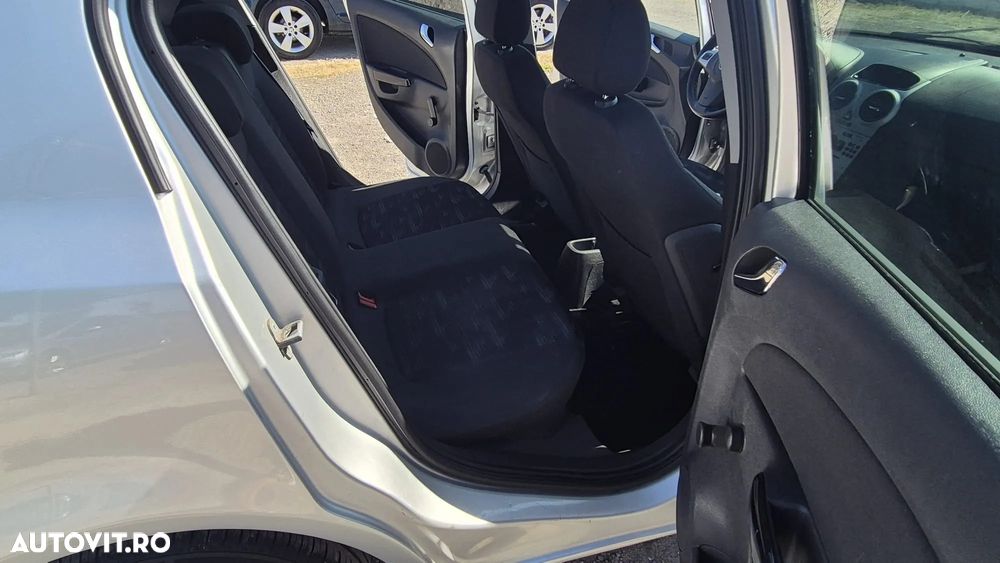 Opel Corsa 1.4 16V Satellite - 9
