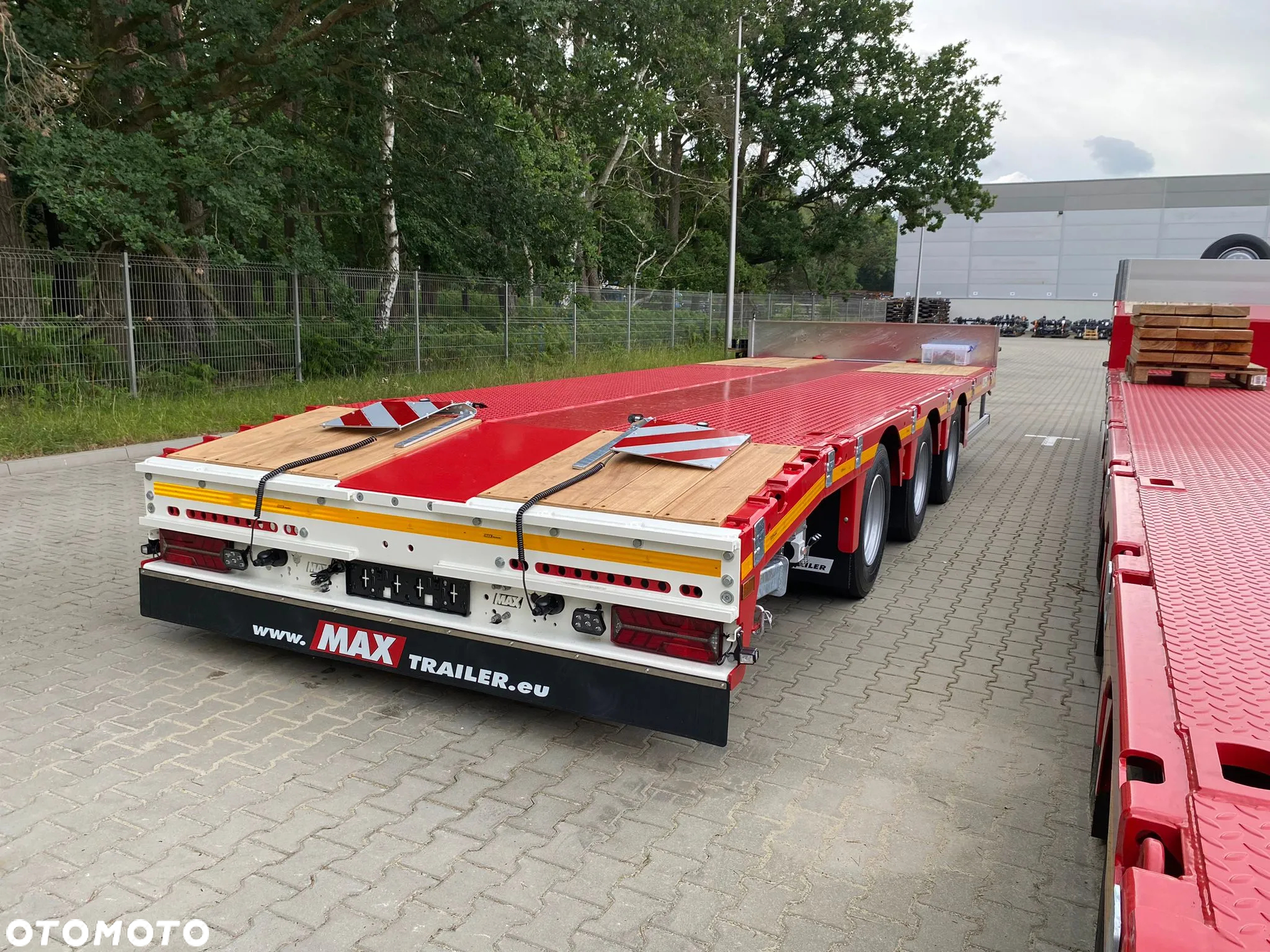 MAX Trailer przyczepa 3 osiowa tridem, najazdy hydrauliczne - 5