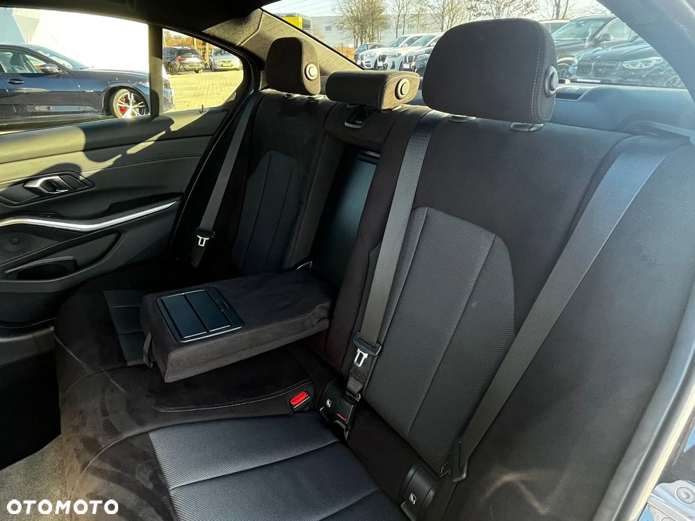 BMW Seria 3 320d xDrive - 19