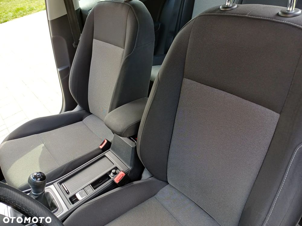 Volkswagen Golf - 25