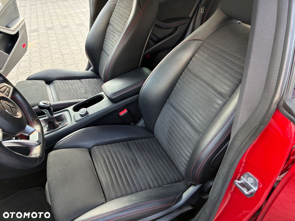 Mercedes-Benz CLA 180 AMG Line - 21