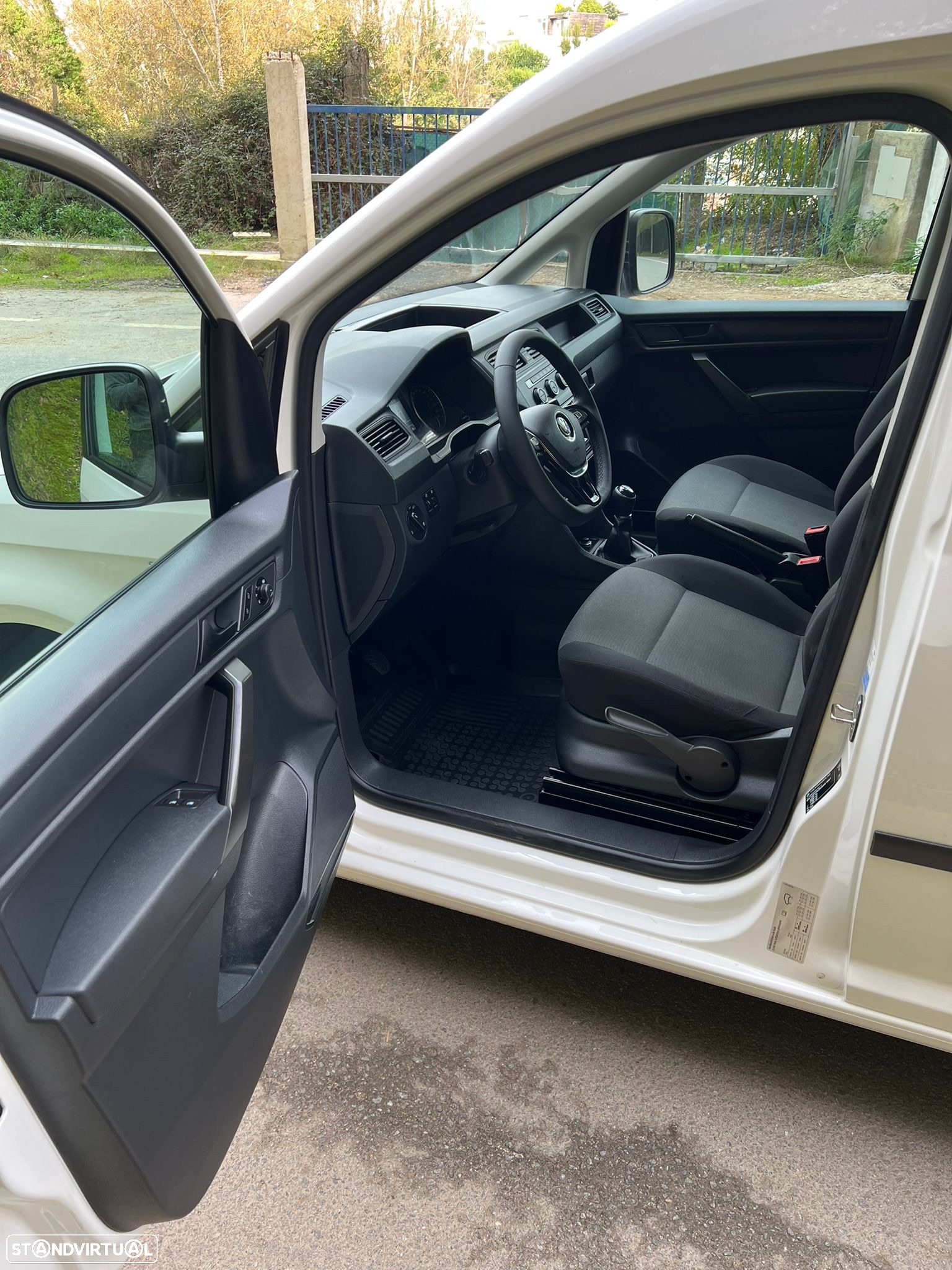 VW Caddy max - 21