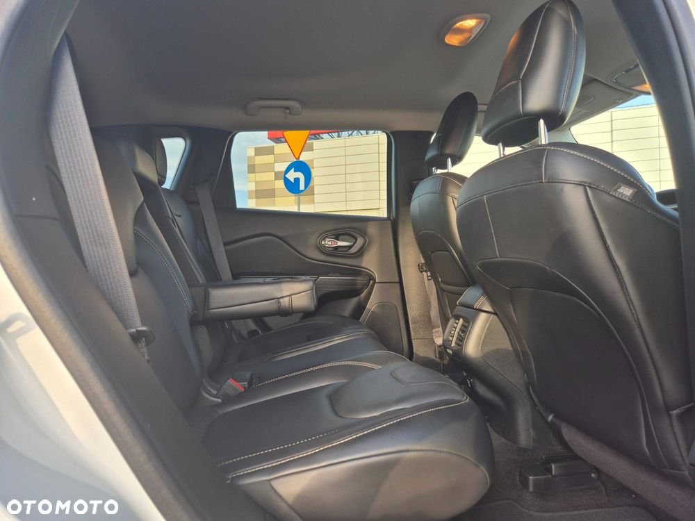Jeep Cherokee - 6