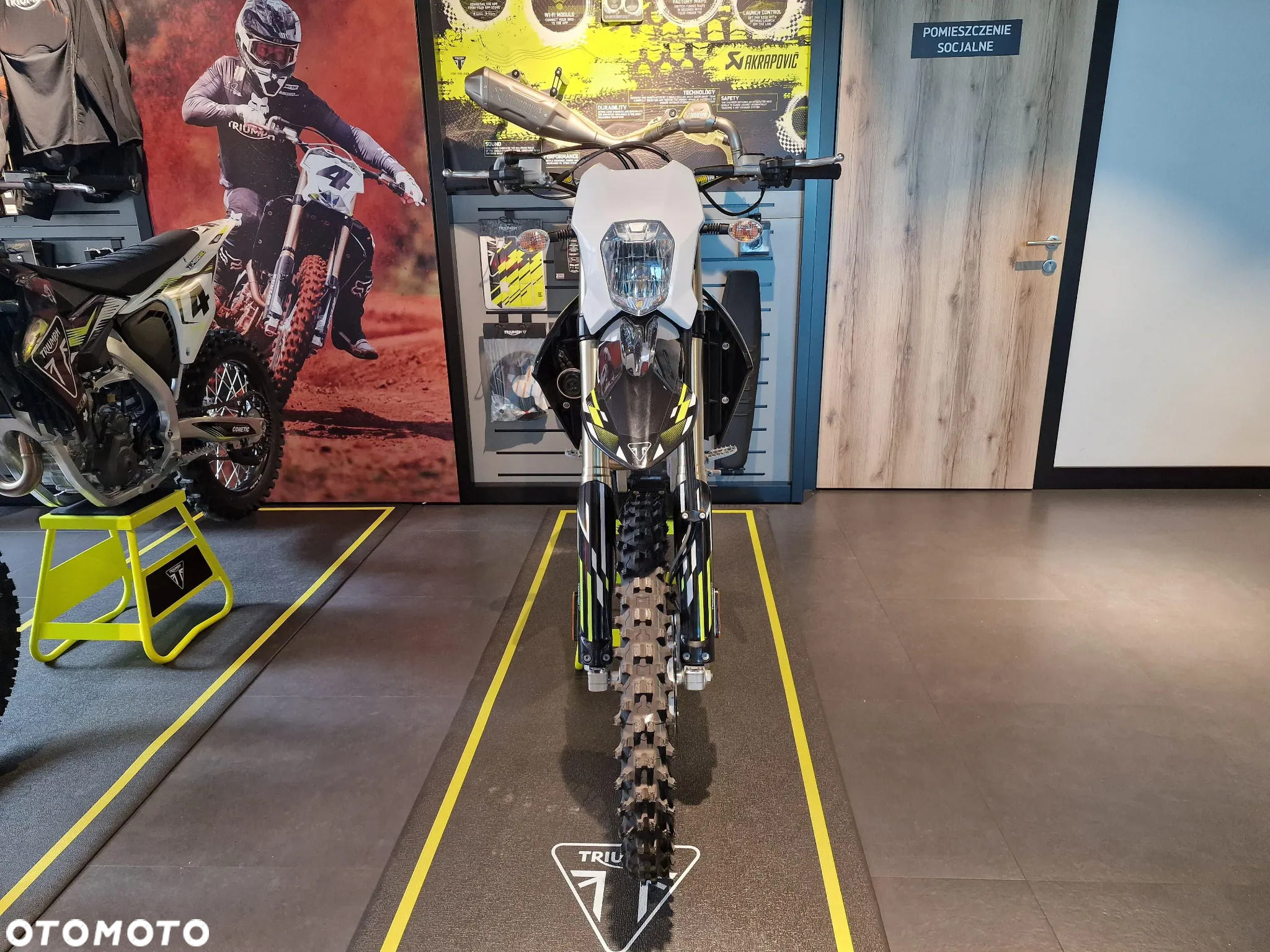 Triumph Inny - 4