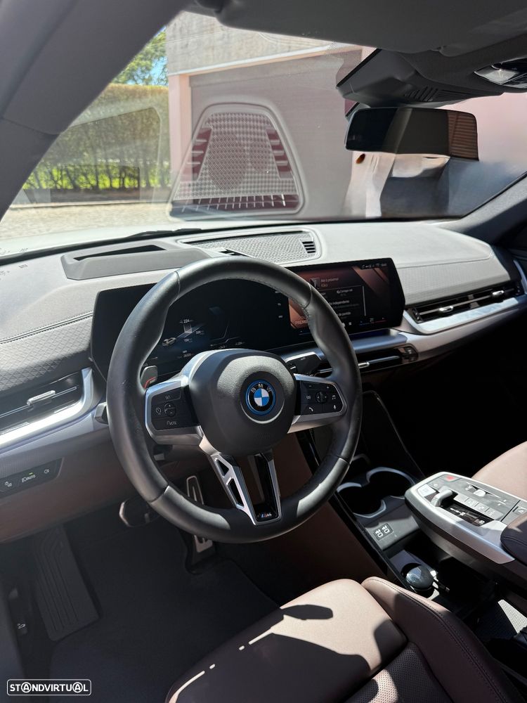 BMW iX2 eDrive20 Pack Desportivo M - 9