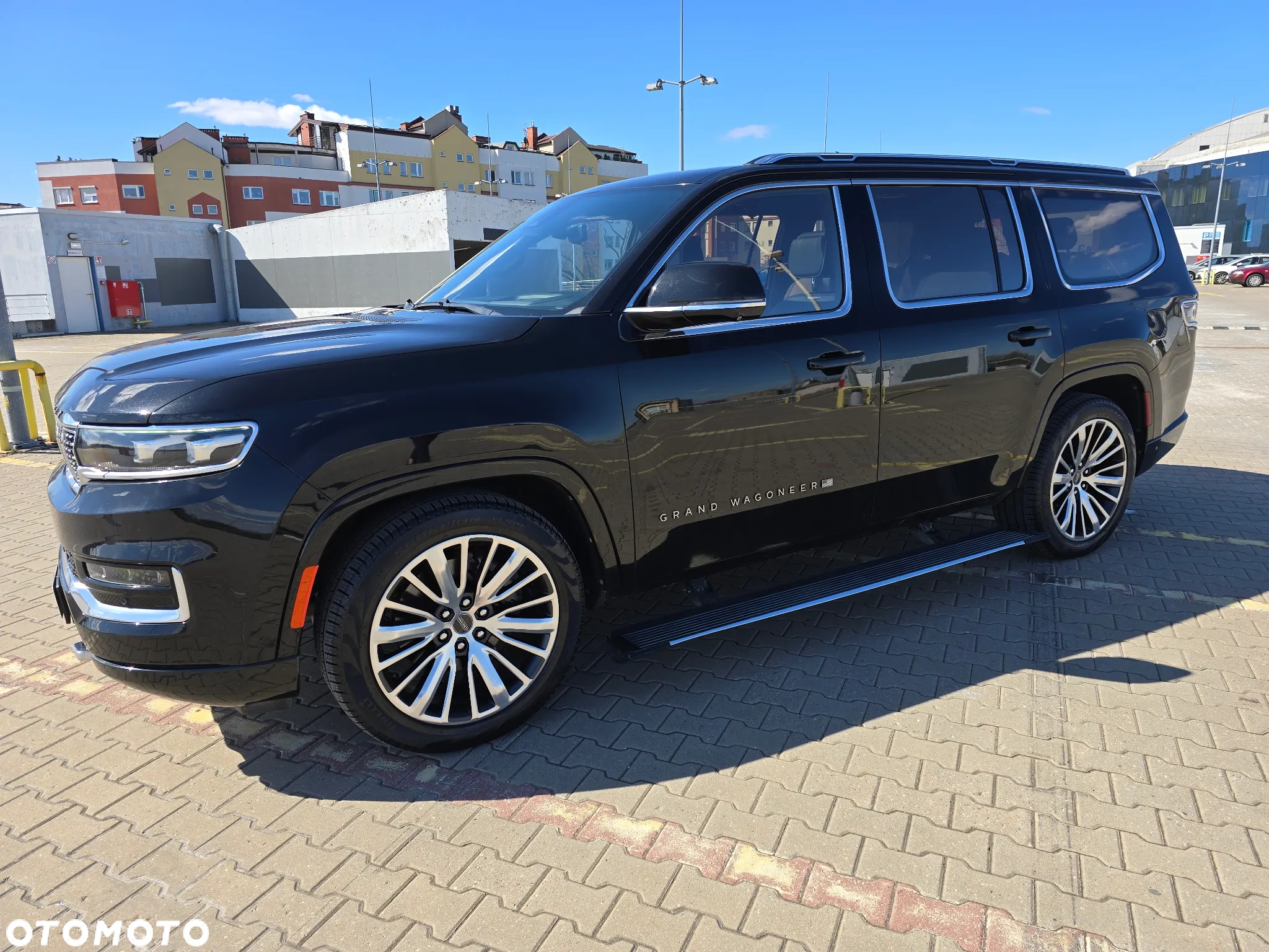 Jeep Wagoneer - 16