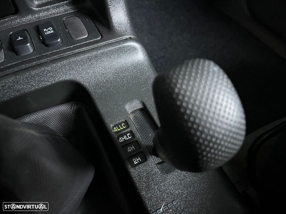 Mitsubishi Pajero 3.2 DI-D GLS - 34