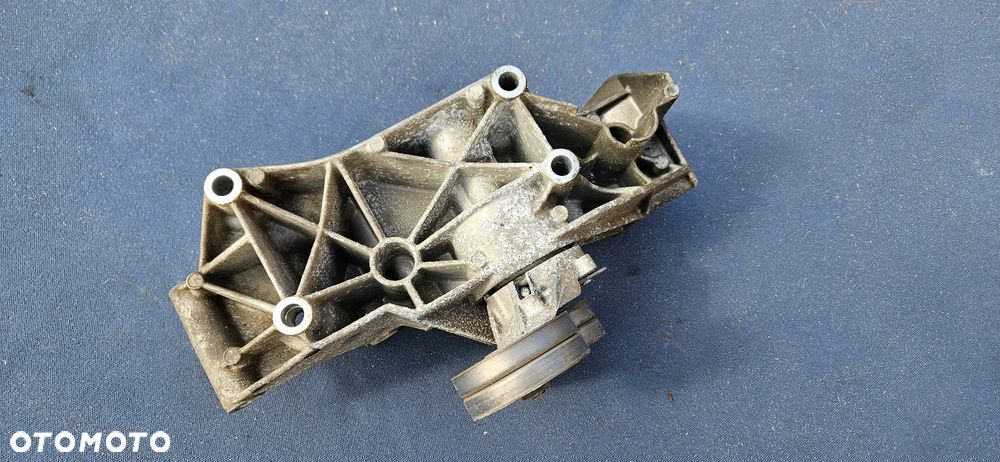 Łapa wspornik alternatora VW Golf 4 IV Bora 1,4 1,6 032145169Q - 5