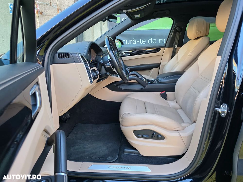 Porsche Cayenne - 8