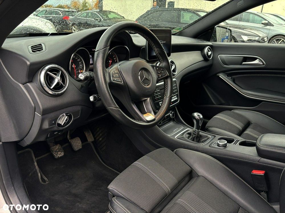 Mercedes-Benz CLA 200 AMG Line - 13