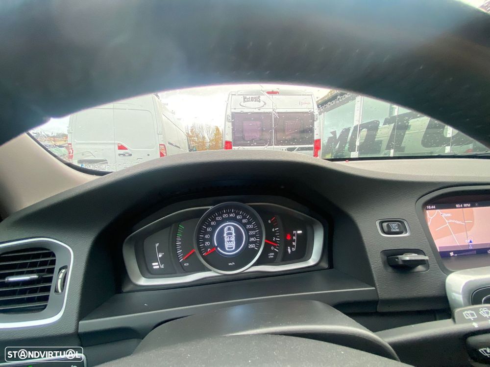 Volvo V60 Cross Country 2.0 D4 Momentum Geartronic - 15