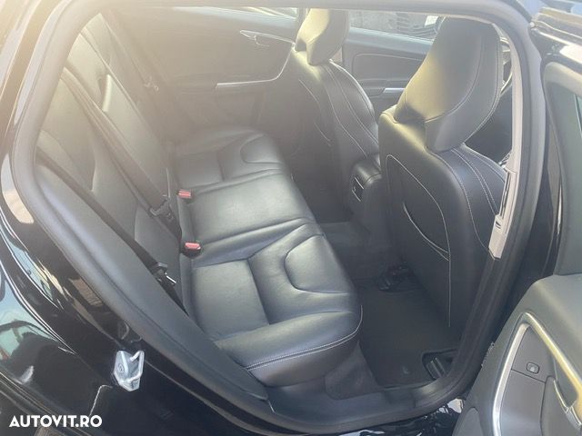 Volvo V60 D6 Plug-In-Hybrid AWD Geartronic Momentum - 9