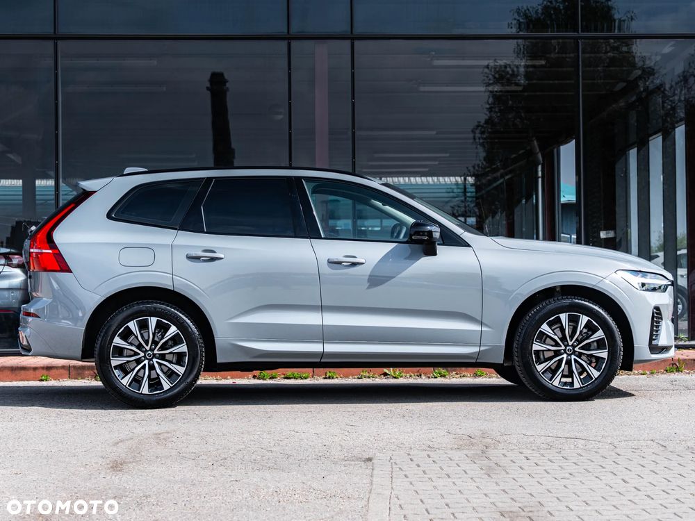 Volvo XC 60 B4 B Plus Dark - 16