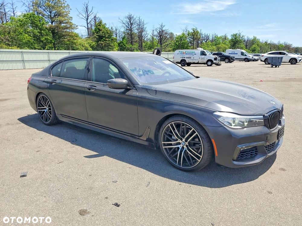 BMW Seria 7 740i - 5