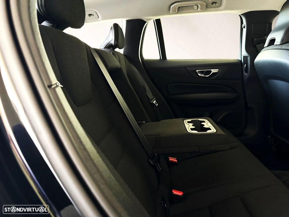 Volvo V60 2.0 B4 Momentum Geartronic - 22