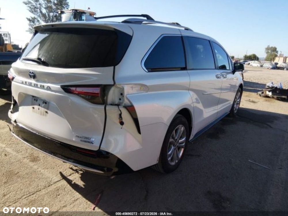 Toyota Sienna - 2