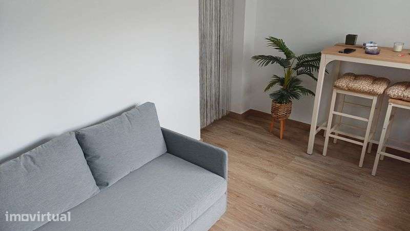 Moradia T2 remodelada, quintal, garagem - Grande imagem: 5/12