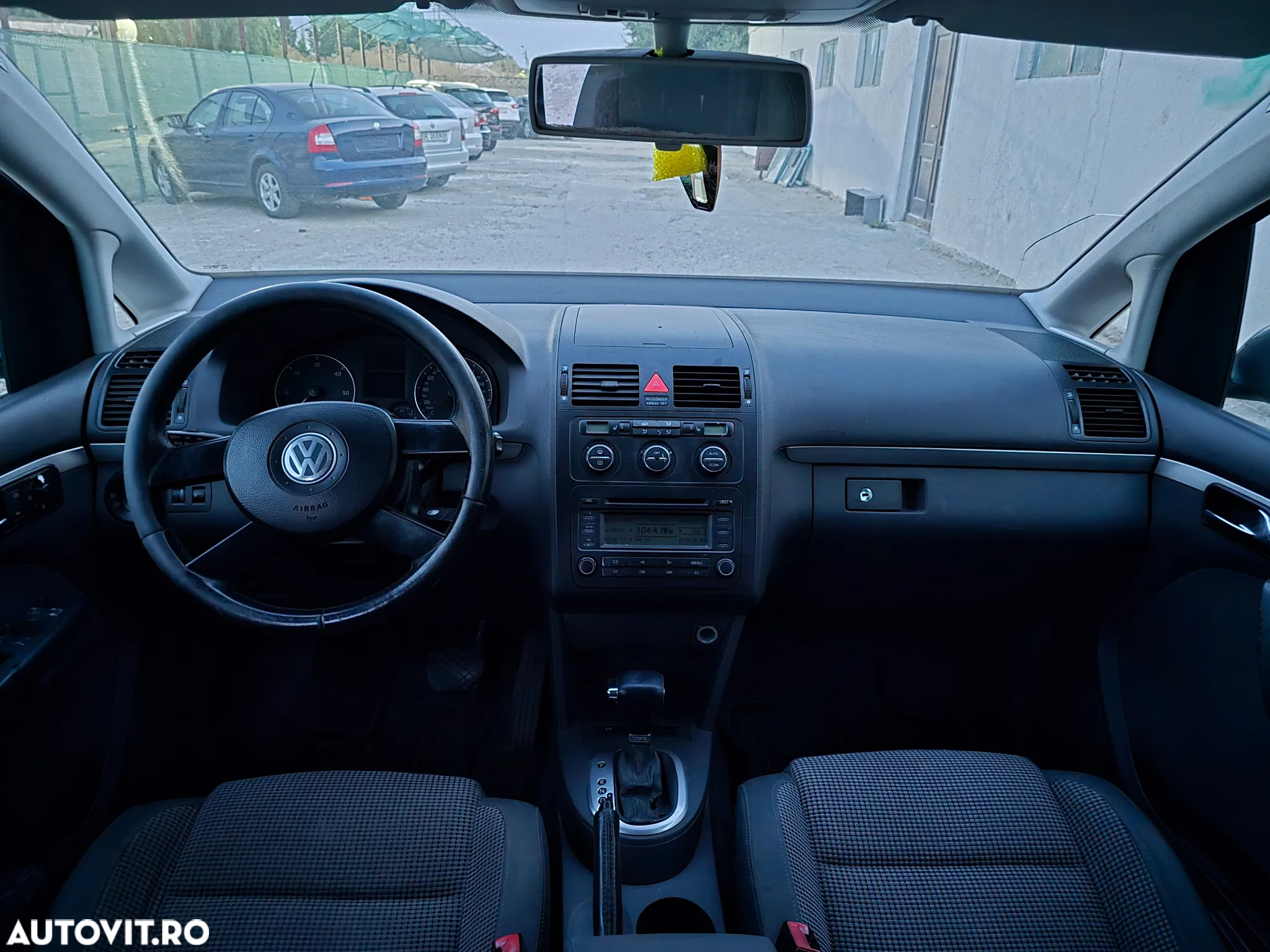 Volkswagen Touran 1.9TDI Highline DSG - 4