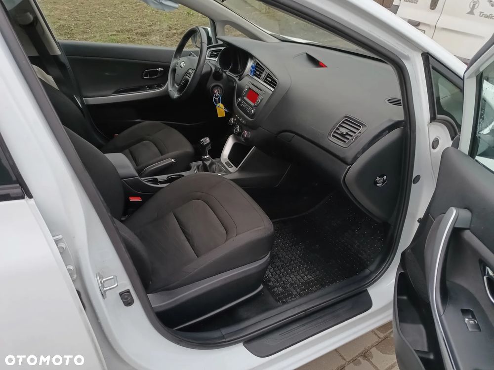 Kia Ceed 1.4 CVVT ISG Dream Team Edition - 24