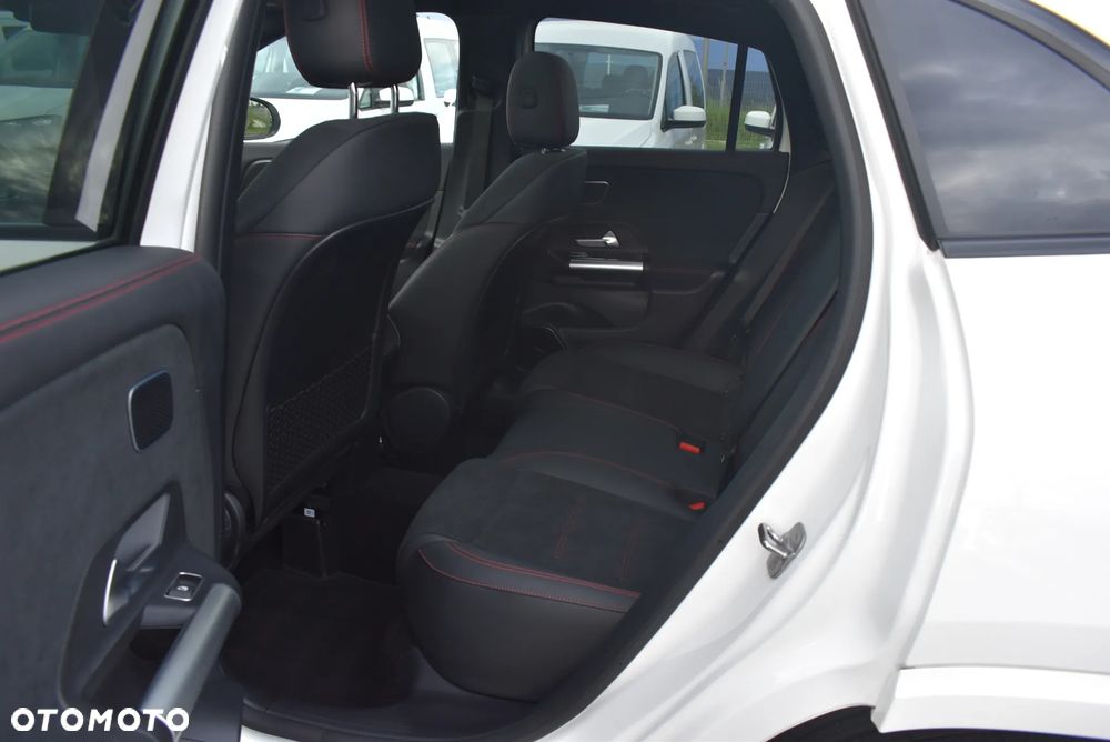 Mercedes-Benz GLA 200 d - 14