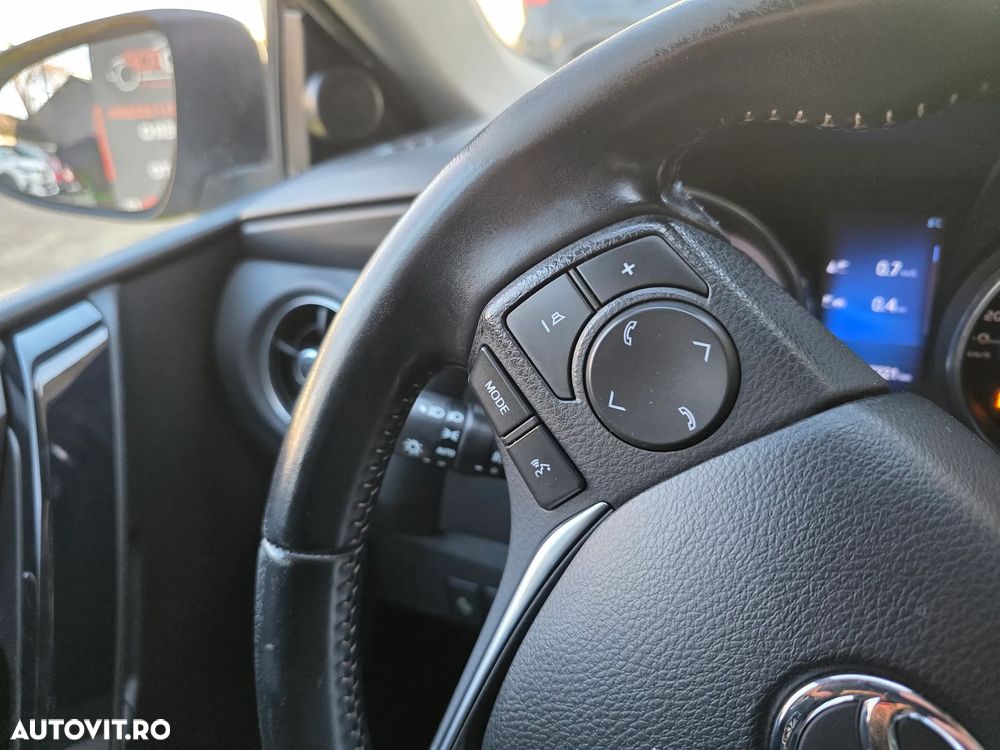 Toyota Auris 1.8 L VVT-i TS Hybrid Sol+ - 25