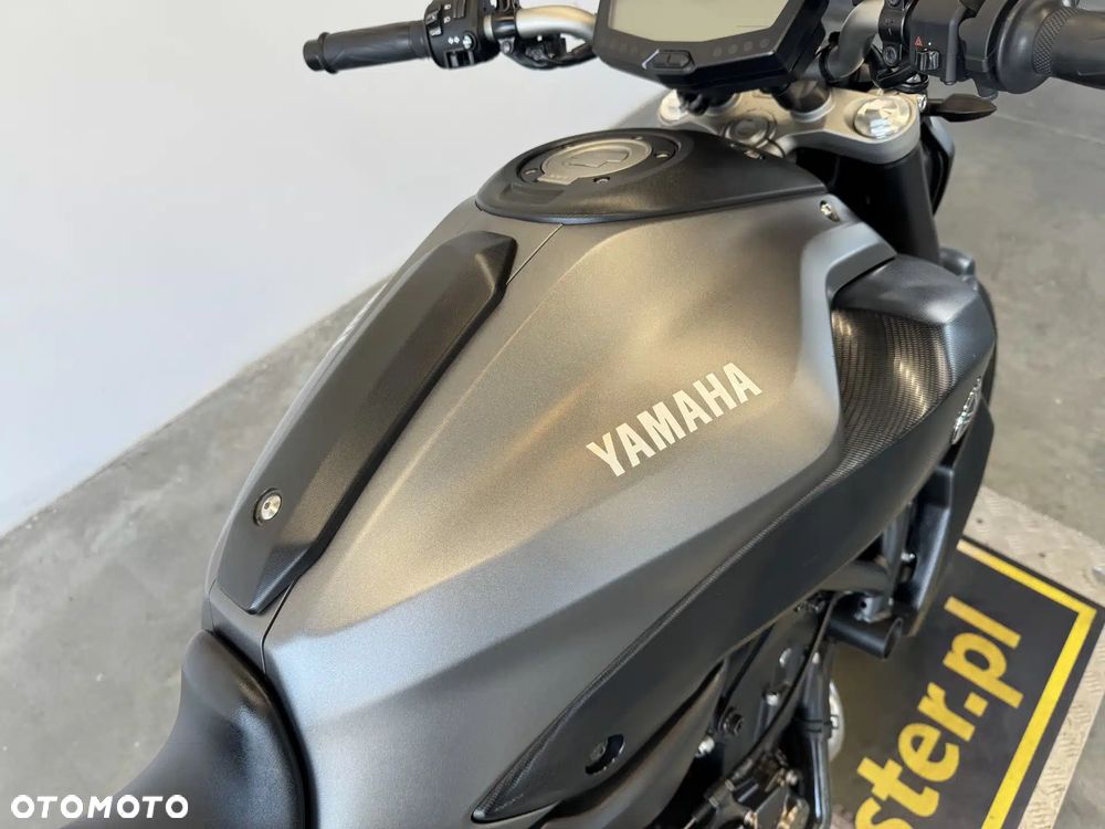 Yamaha MT - 17