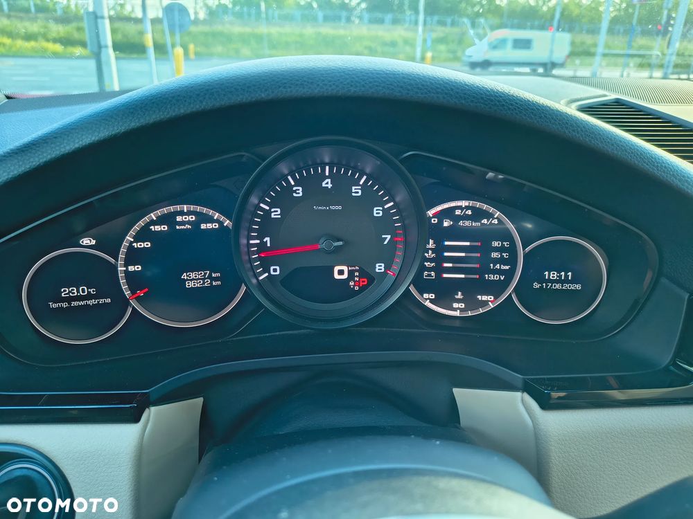 Porsche Cayenne Platinum Edition - 13