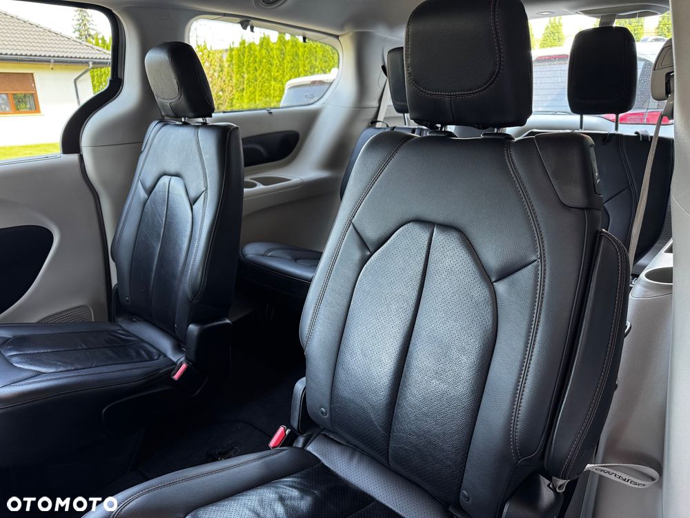 Chrysler Pacifica - 17