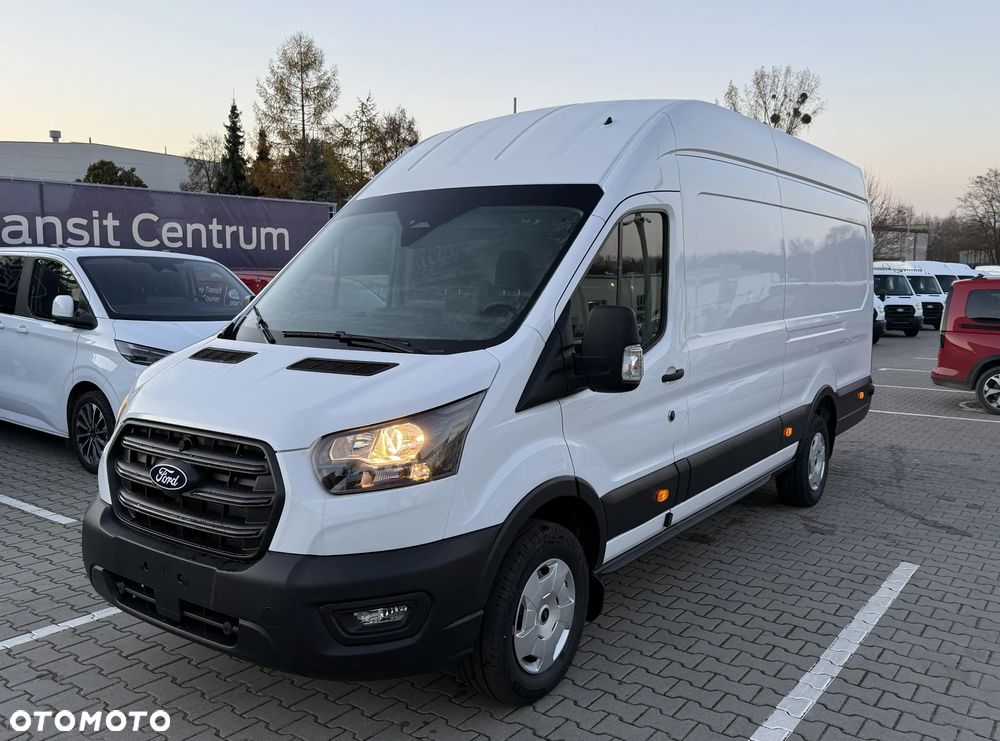 Ford Transit L4 Van - 10
