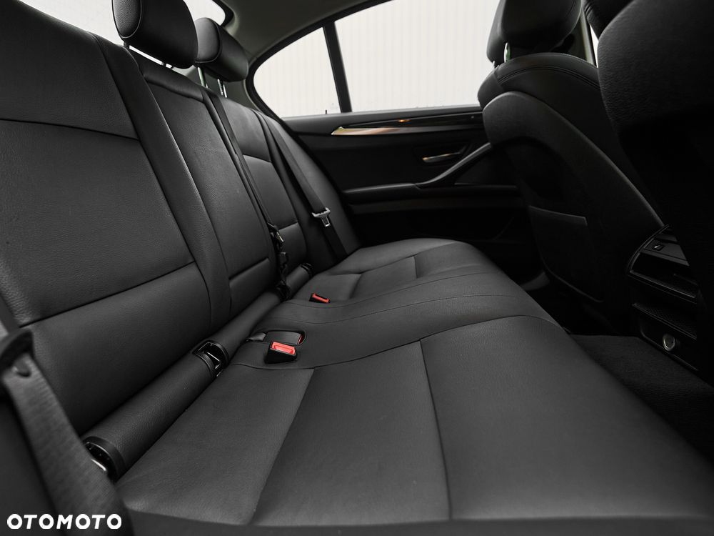 BMW Seria 5 528i xDrive - 22