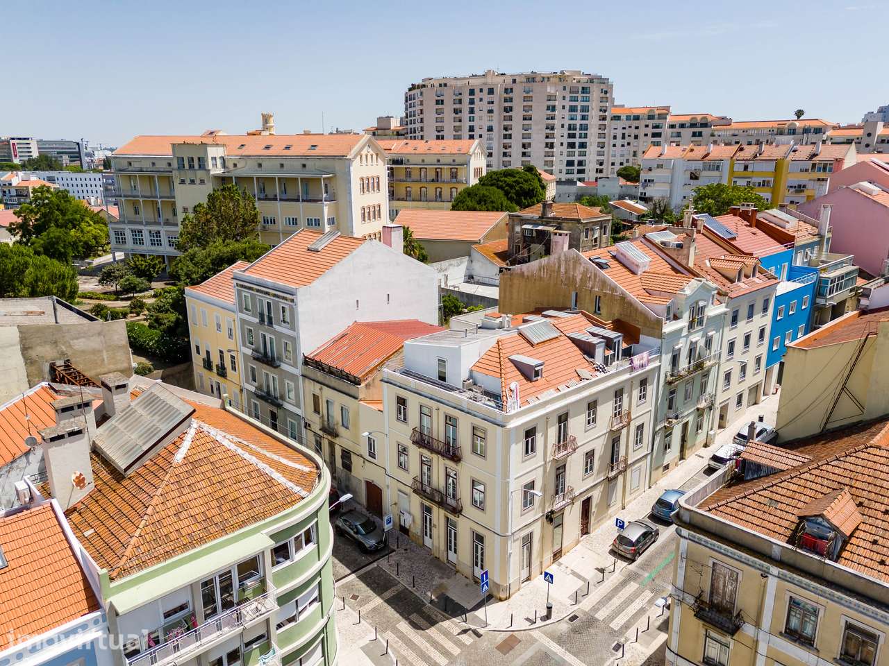 T1 com varanda/ terraço e ar condicionado em Campolide - Grande imagem: 2/38