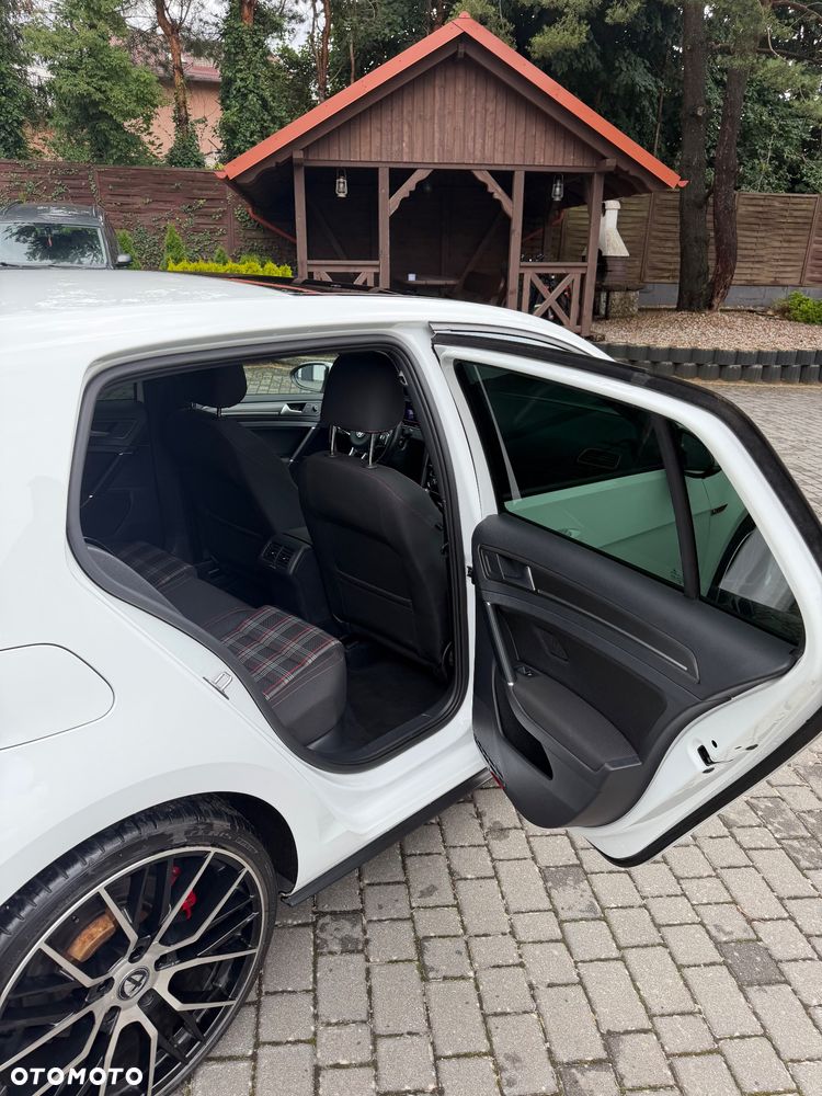 Volkswagen Golf GTI (BlueMotion Technology) - 25