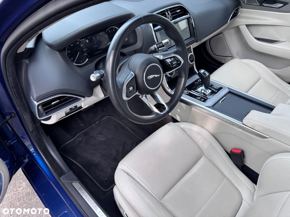 Jaguar XE 2.0 P250 SE - 26