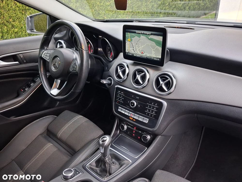 Mercedes-Benz GLA 180 AMG Line - 12