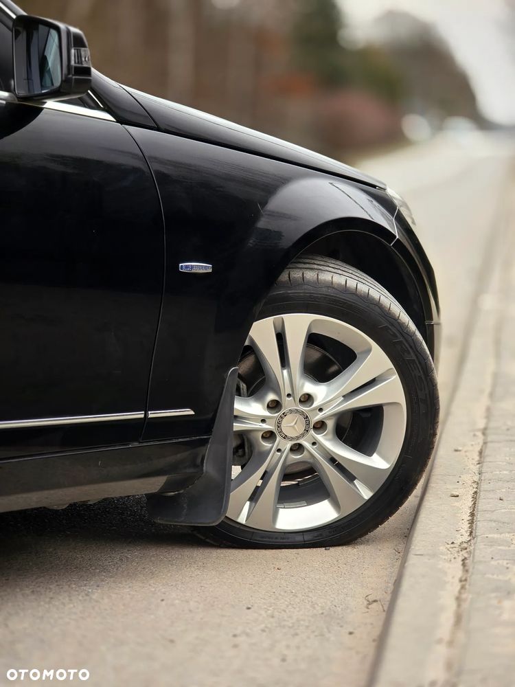 Mercedes-Benz Klasa C 180 CGI Automatik BlueEFFICIENCY Avantgarde - 38